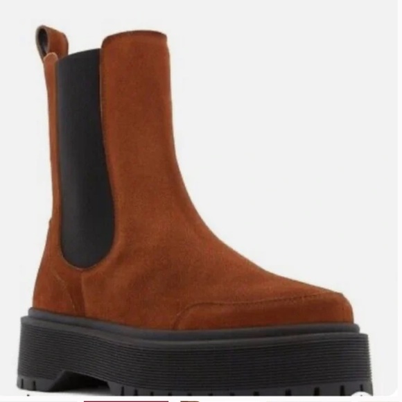 NEW WHO WHAT WEAR Sower Chelsea Chocolate Brown Suede Boots in size 10 - Picture 2 of 2